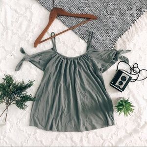 🌻Francescas Cold Shoulder Tie Top